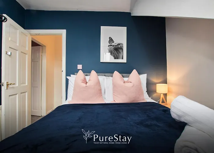 Large Leeds Home With Free Parking Sleeps 8