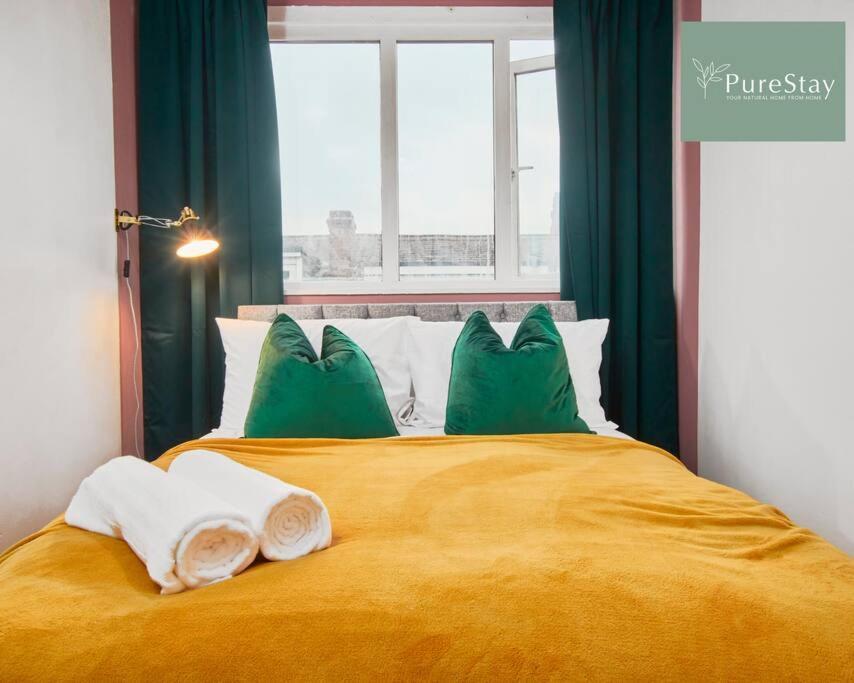 Large Leeds With Free Parking Sleeps 8 Apartamento *
