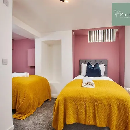 Large Leeds Home With Free Parking Sleeps 8 Extérieur photo