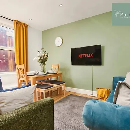 Large Leeds Home With Free Parking Sleeps 8 Extérieur photo
