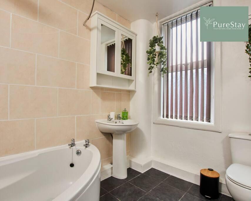 Large Leeds With Free Parking Sleeps 8 Apartamento *