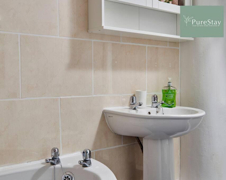 Large Leeds With Free Parking Sleeps 8 Apartamento *