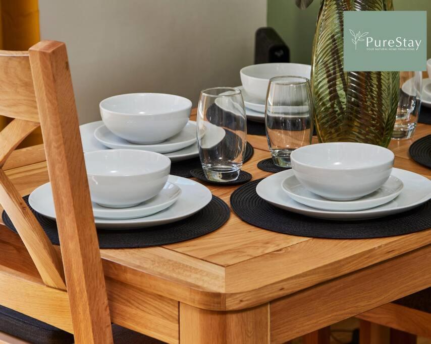 Large Leeds With Free Parking Sleeps 8 Apartamento