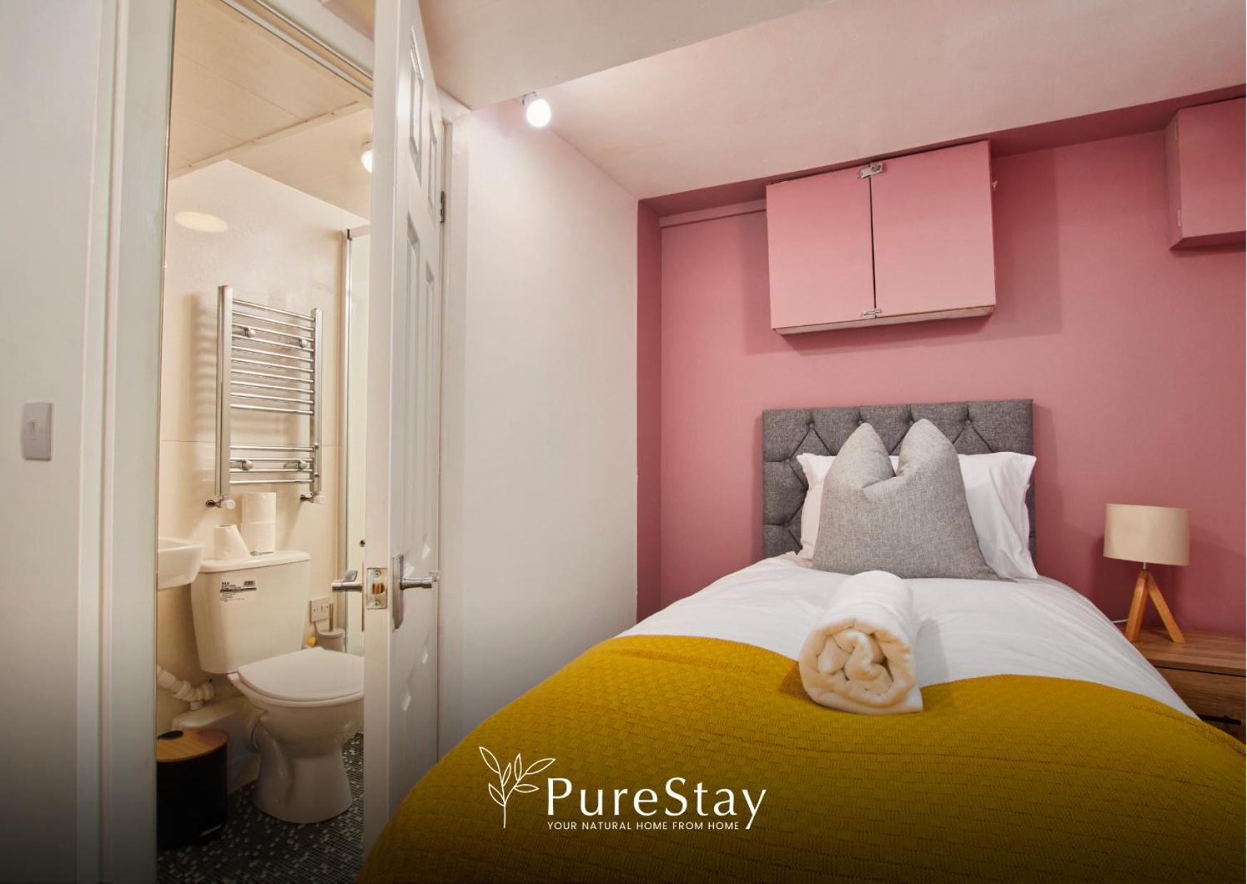Large Leeds With Free Parking Sleeps 8 Apartamento